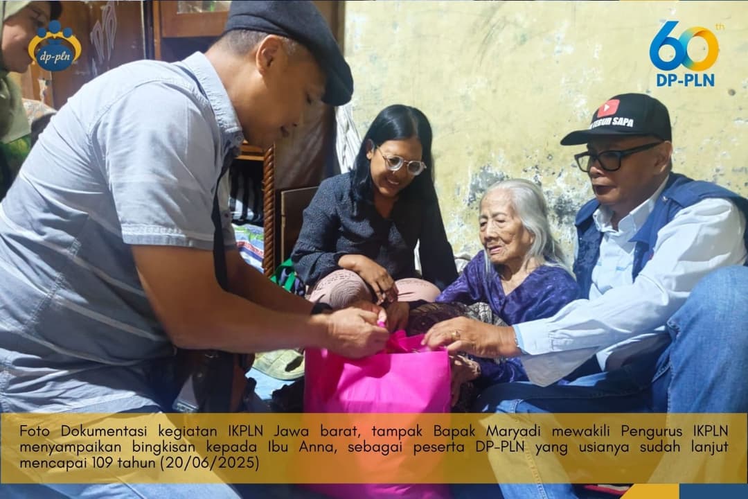 Kunjungan DP-PLN ke Ibu Anna sebagai Peserta Paling Lanjut Usianya (109 tahun)